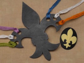 Fleur de Lys Thread Keep